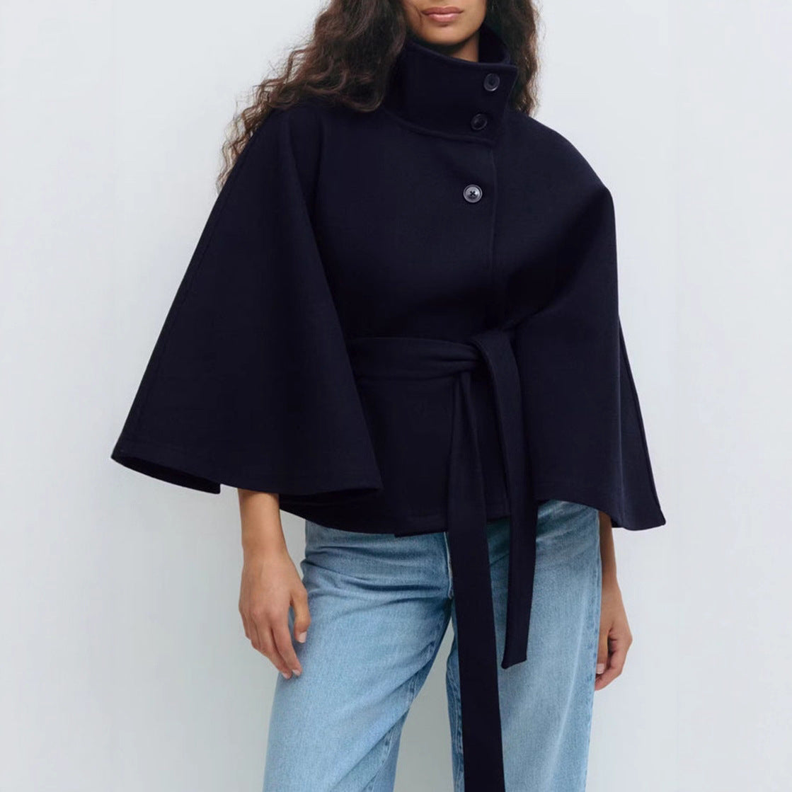 Manteau cape ceinturé pour femme – Élégance automne hiver