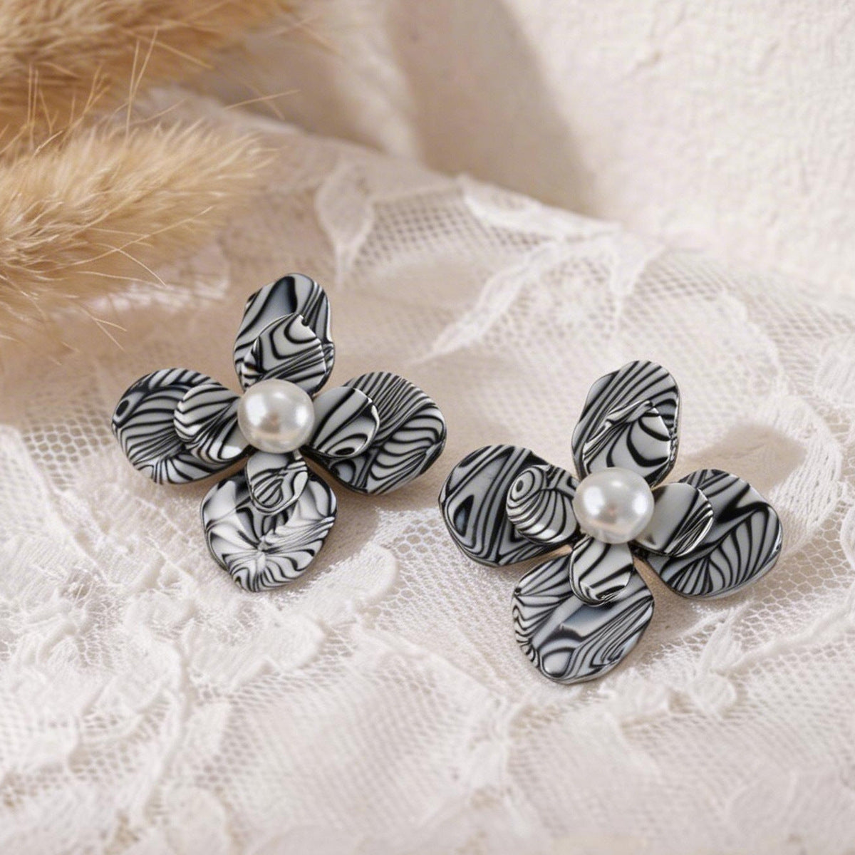 Retro Resin Flower Stud Earrings