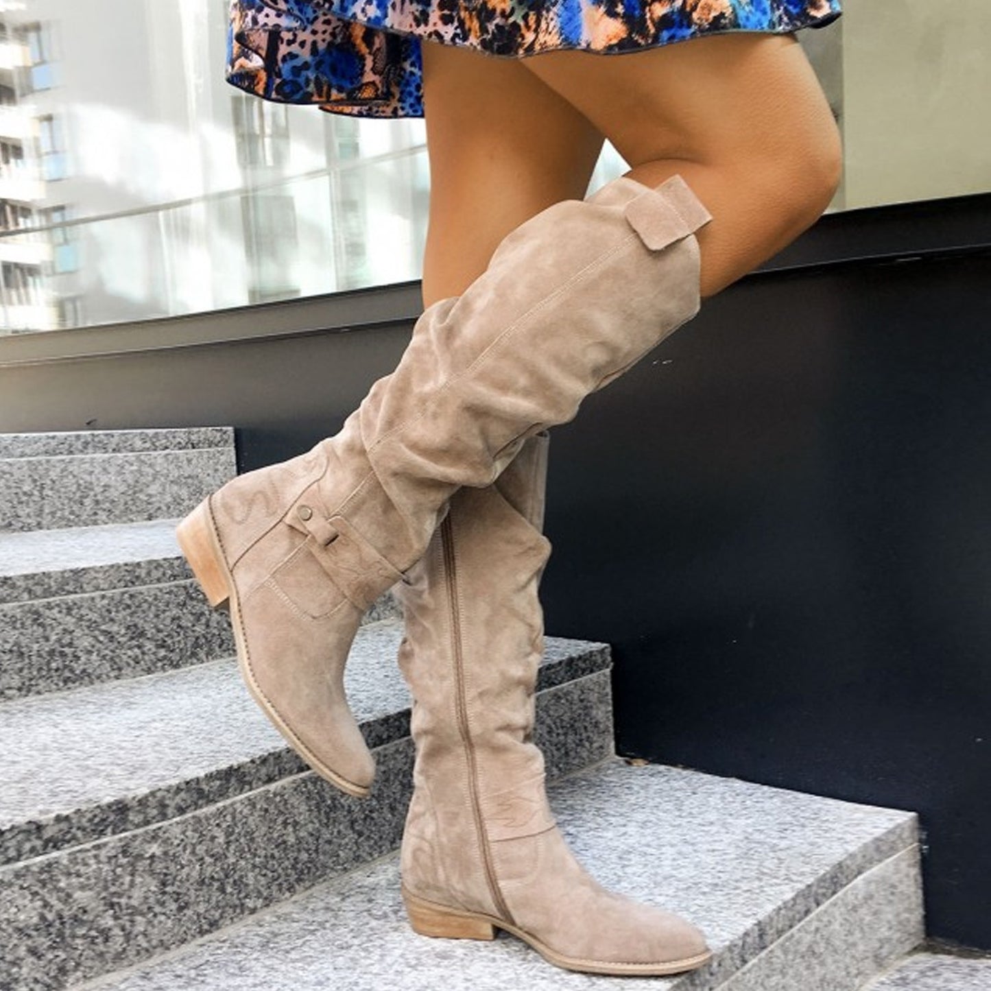 Bottes hautes plissées en suédine pour femme – Talon bas élégant